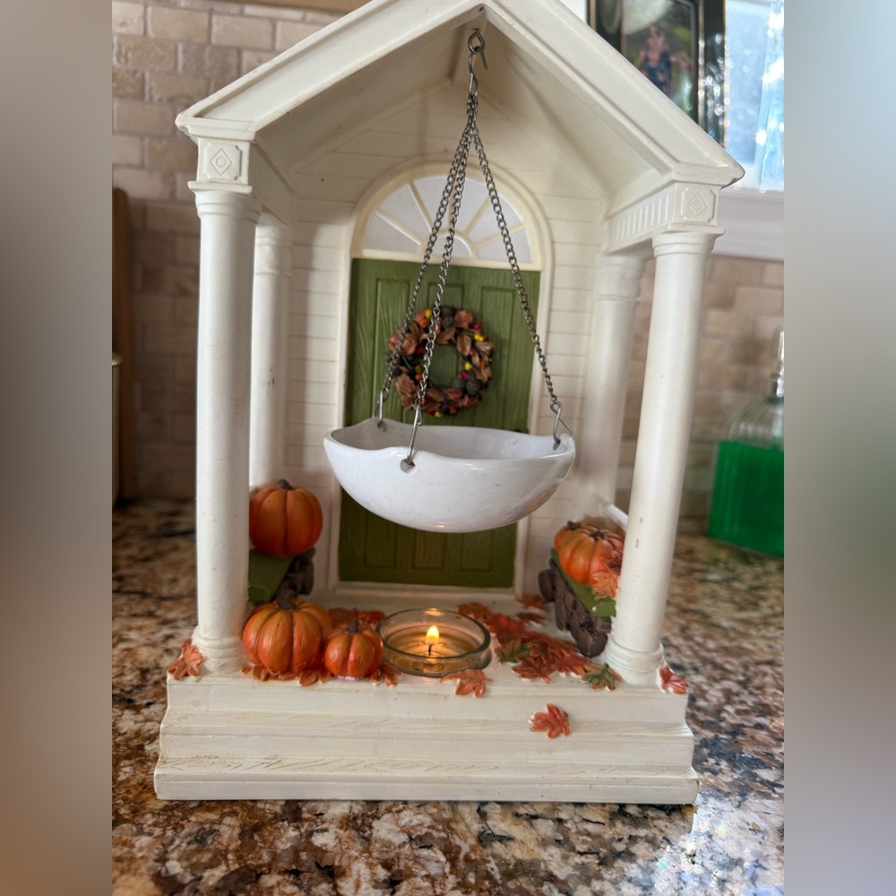 Yankee Candle tart warmer.